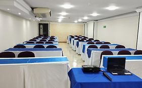 Ayenda Hotel Plaza Versalles